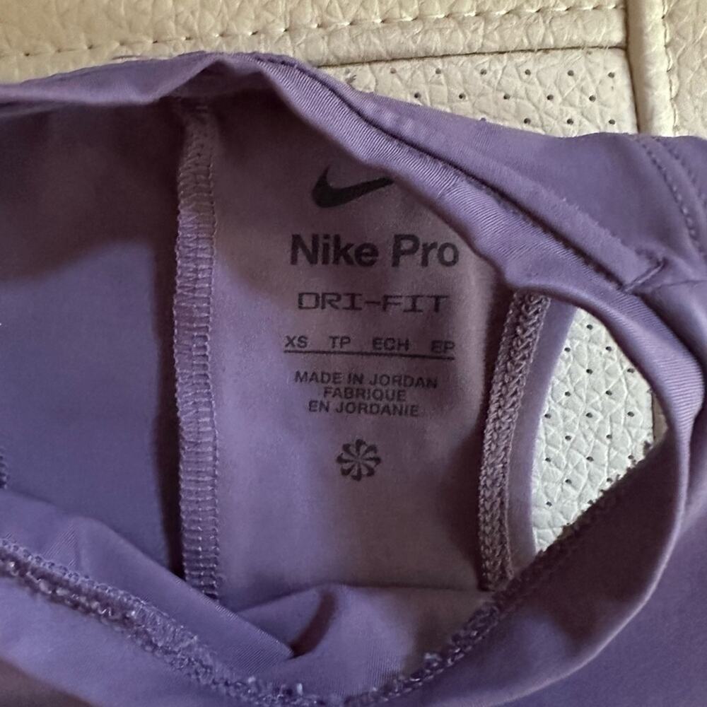 Like New- Women’s Nike Tank Top - Picture 2 of 2